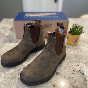 Blundstone #585 Chelsea Boots, Size 7.5, Rustic Brown - Never been worn!